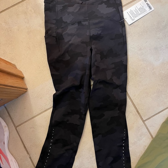 Brand new lululemon size 6 swift speed crop 21 inch pants - Picture 5 of 10
